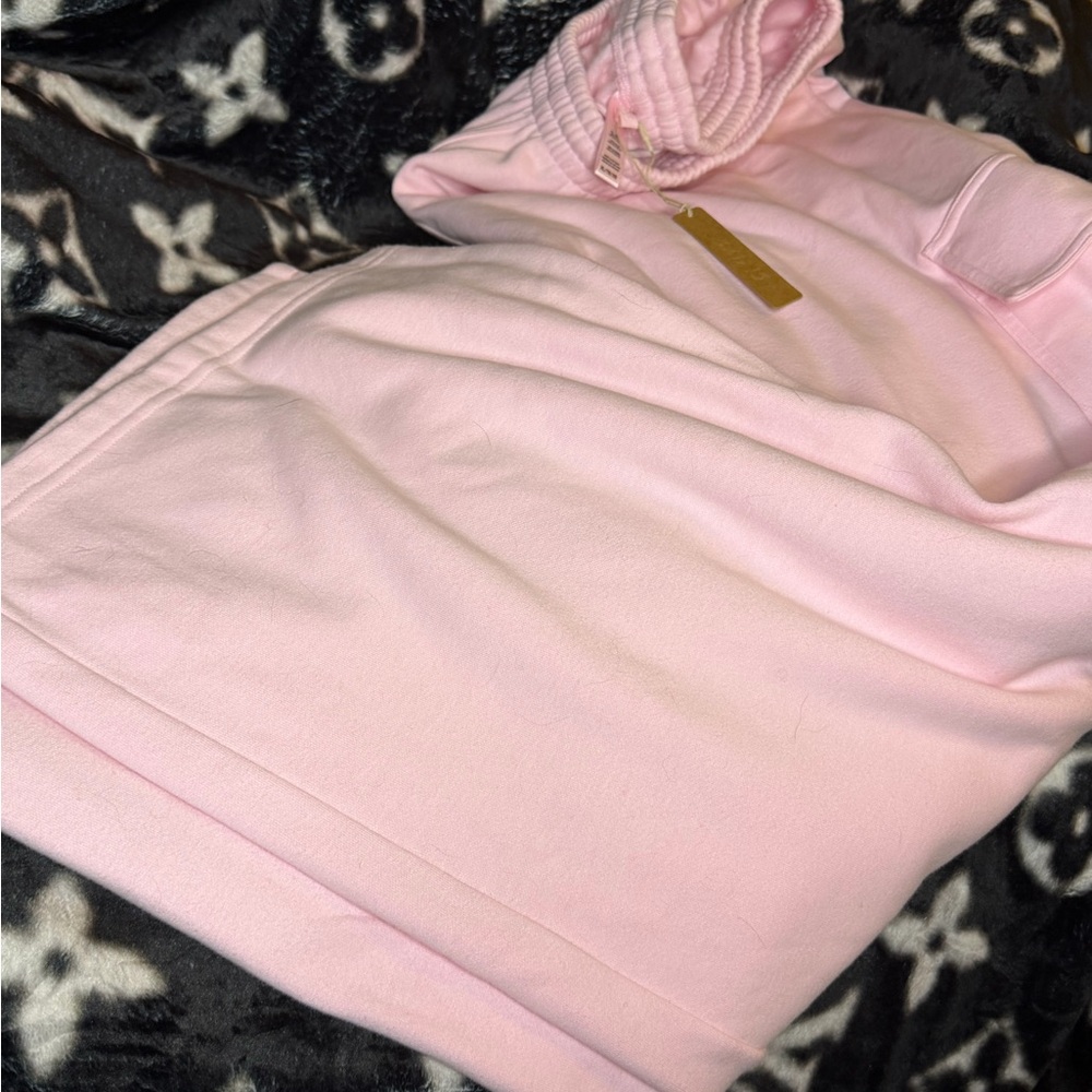 SKIMS Light Pink SWEATPANTS WITH CARGO POCKETS. ON THE HEAVY SIDE!!NOT HOODIE